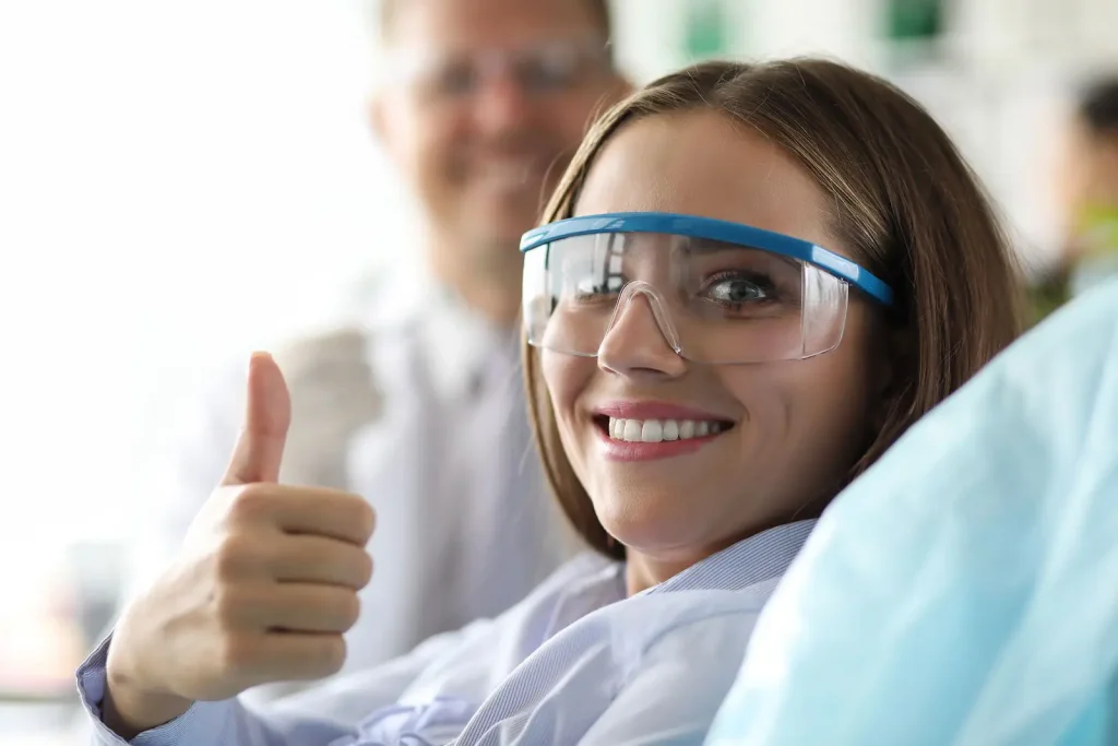 Γιατί σπάνε τα δόντια? Πώς Να Το Αποφύγουμε ? Πώς Μπορούμε Να Το Διορθώσουμε? Σπασμένο δόντι 1 1024x683