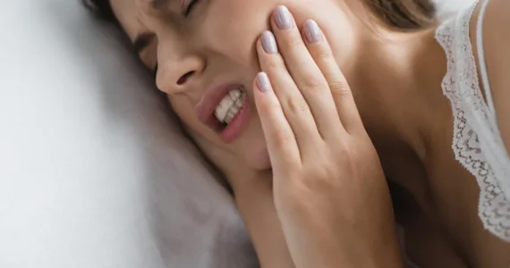 Bruxism – Botox. Εχθροί Ή Φίλοι? Γνωρίζατε ότι το Botox είναι μια αποτελεσματική μέθοδος θεραπείας για τον βρουξισμό (τρίξιμο των δοντιών);